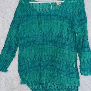 Women’s teal/green top